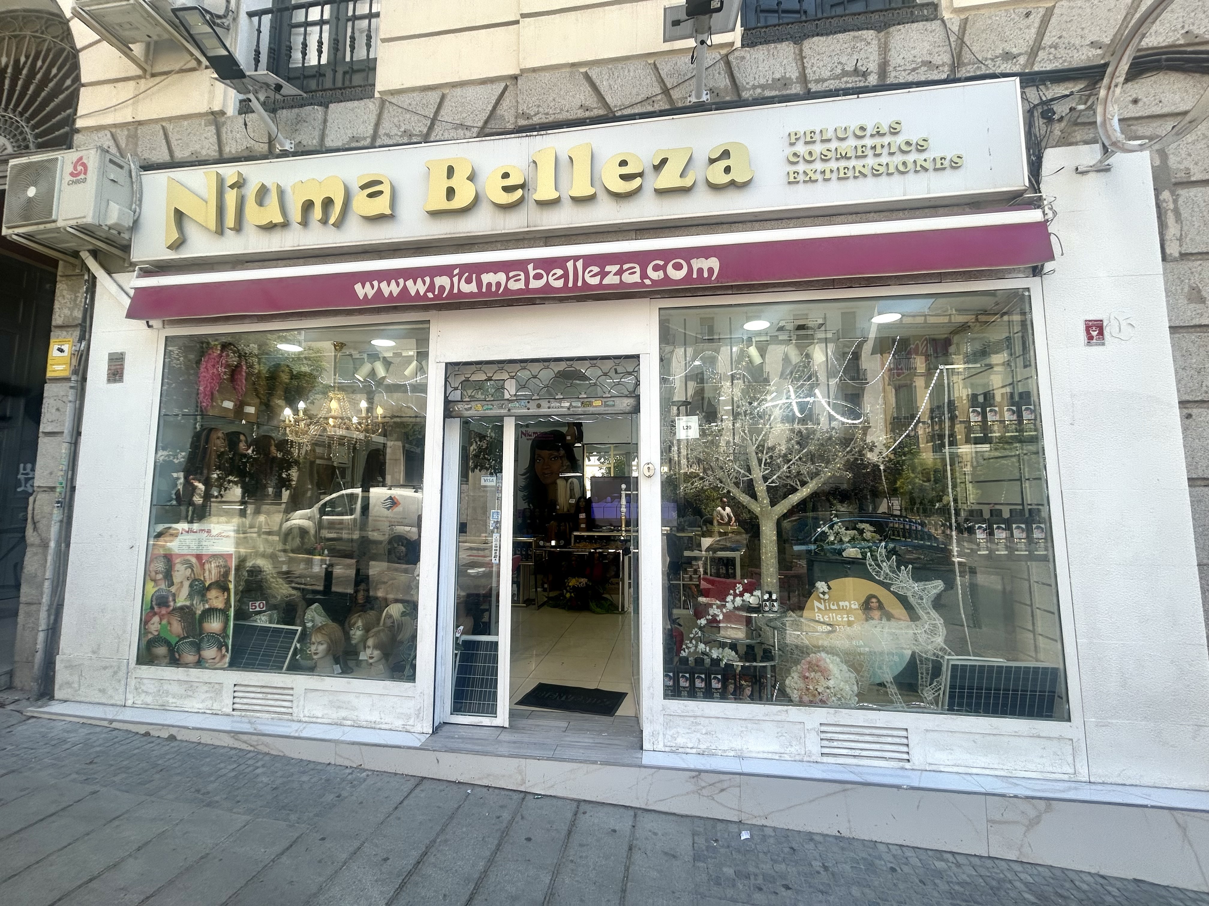 Tienda Niuma Belleza en C/ Tres Cruces 4, Madrid — pelucas, cosméticos y extensiones desde 1986